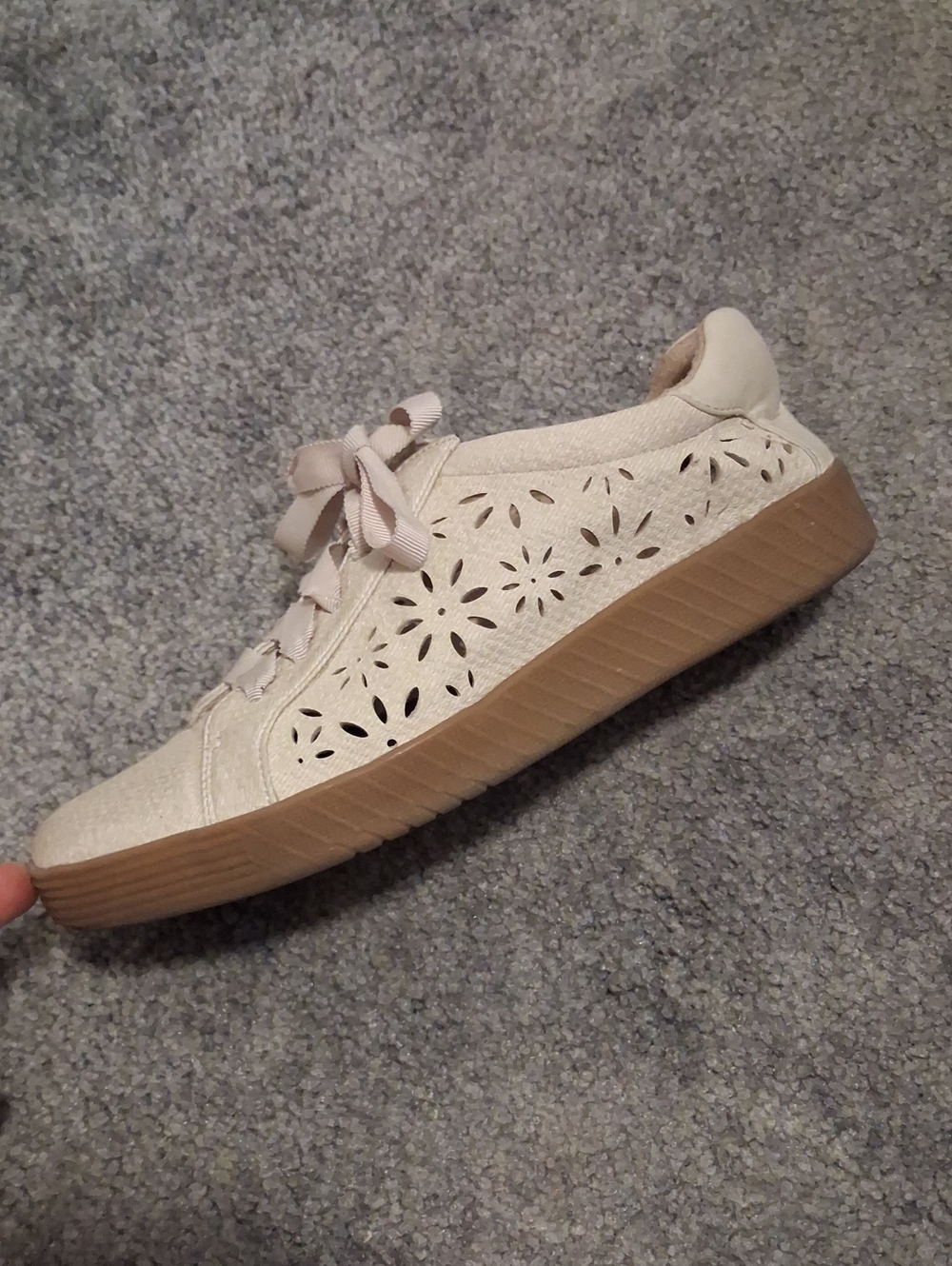 SOUL Naturalizer Women's Light Cream Lace-Up Casual Sneakers